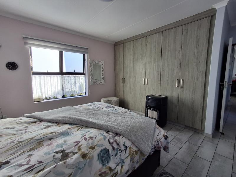 3 Bedroom Property for Sale in Golden Mile Western Cape